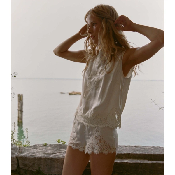Doen Iona Short in Sea Salt | Shorts | Coveti, view 3
