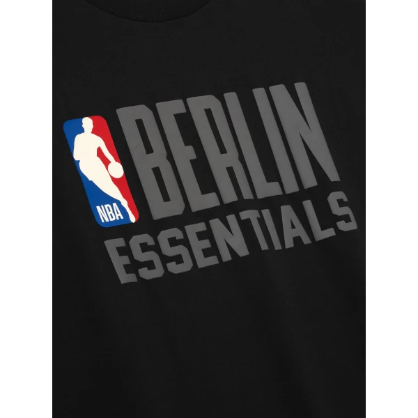 Fear of God Essentials Berlin 90s Fit Tee in Black | T-shirts & vests | Coveti