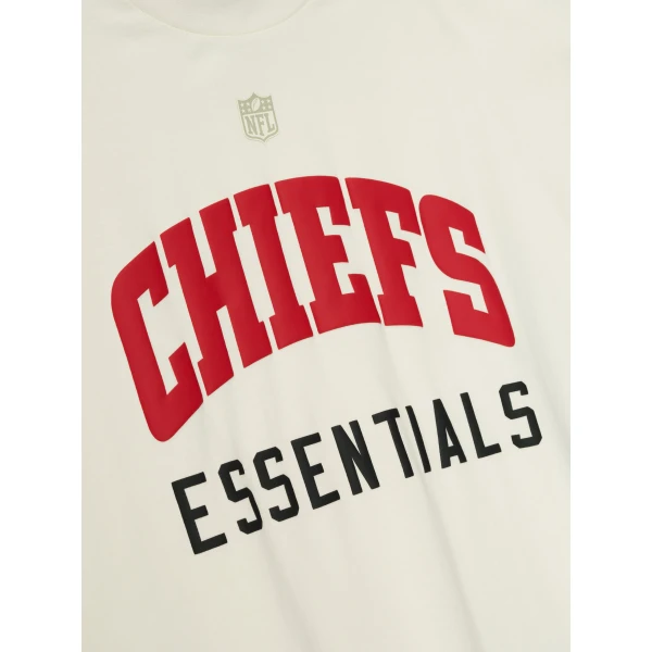 Fear of God Essentials Chiefs 90s 3/4 Sleeve Football Tee in Cream White | T-shirts & vests | Coveti