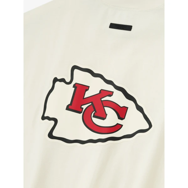 Fear of God Essentials Chiefs 90s 3/4 Sleeve Football Tee in Cream White | T-shirts & vests | Coveti