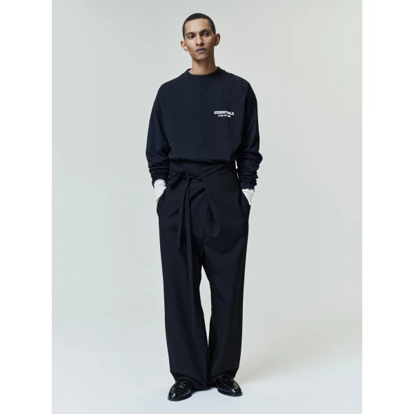 Fear of God Essentials Classic Long Sleeve Tee in Vintage Black and White | T-shirts & vests | Coveti