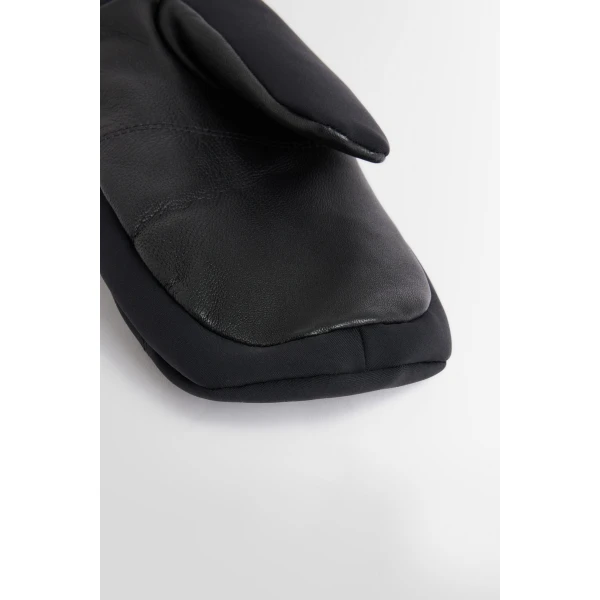 Fusalp Glacier Ski Mittens in Black, view 3 | Gloves | Coveti