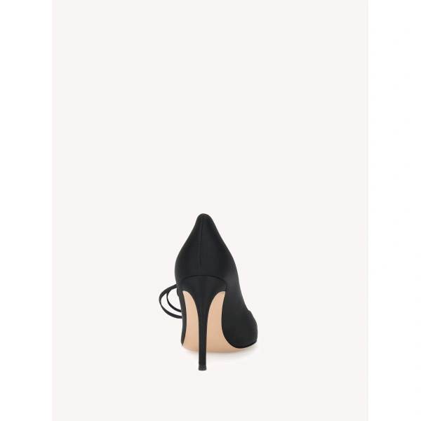 Gianvito Rossi Loop Pumps in Black Fabric, view 4 | Pumps