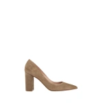 Gianvito Rossi Piper 85 Pumps in Camel Suede | Pumps