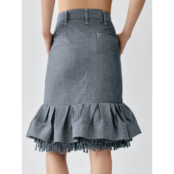 grey skirt