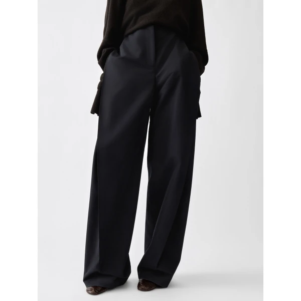 black Jacquemus trousers