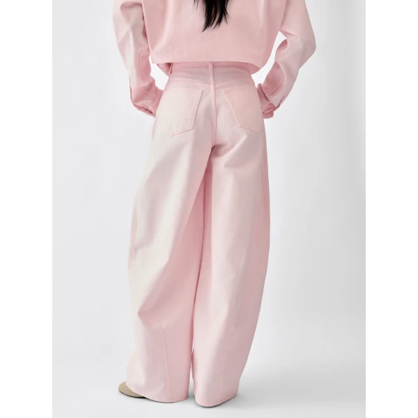 pink trousers