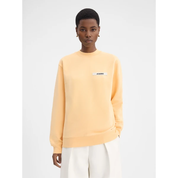 beige top