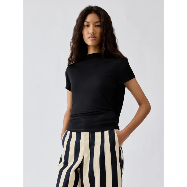 black Jacquemus top