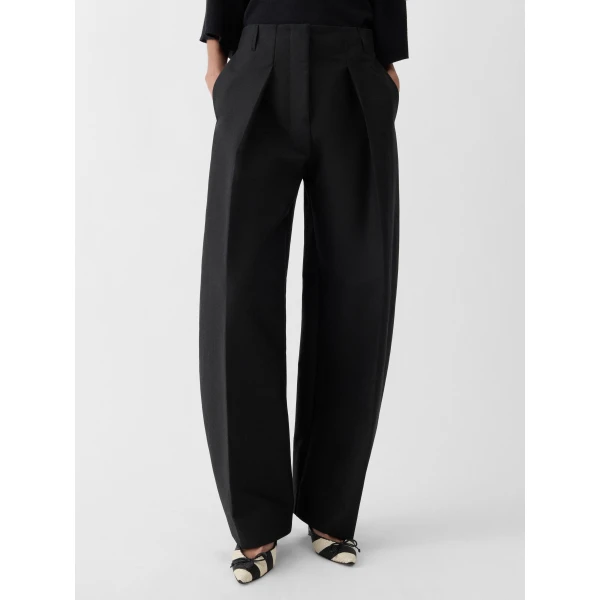 black Jacquemus trousers