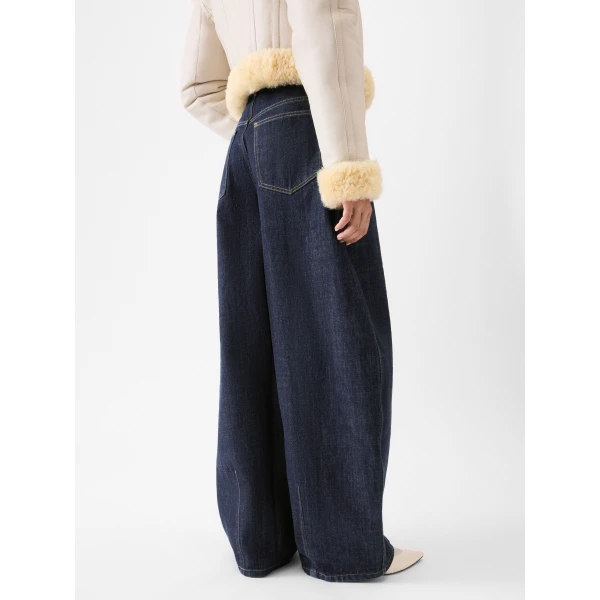 blue trousers