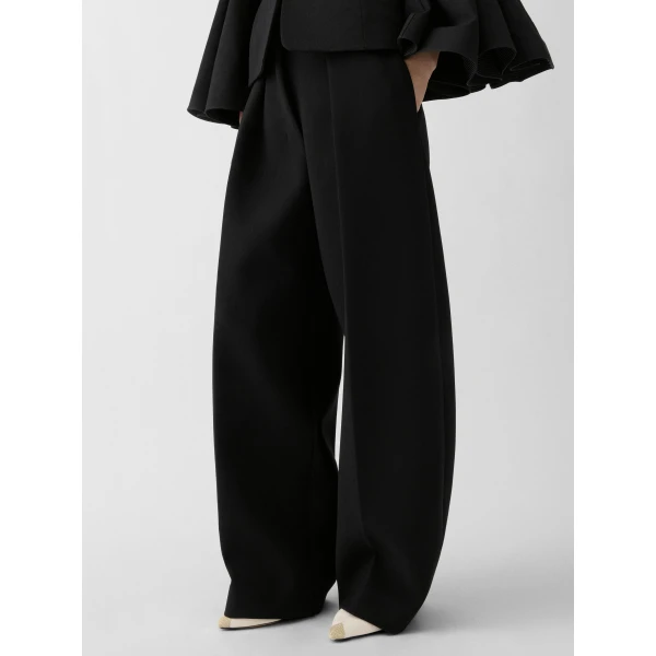black Jacquemus trousers