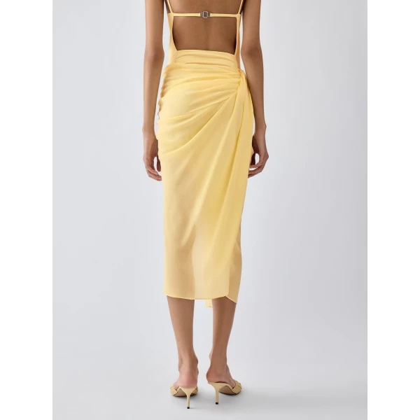 yellow skirt
