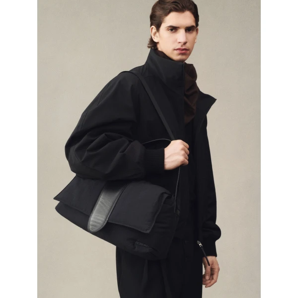black shoulder bag