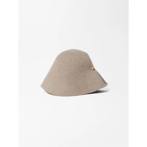 Jacquemus The Cloche Hat in Beige | Hats | Coveti