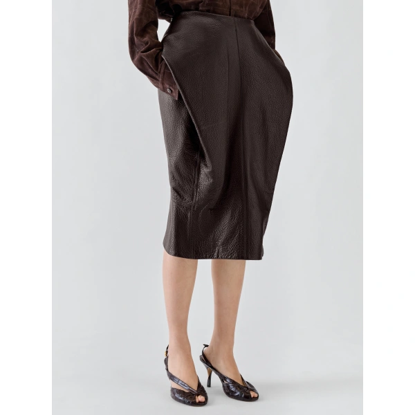 Jacquemus The Cubisto Leather Skirt in Dark Brown | Leather Skirts | Coveti