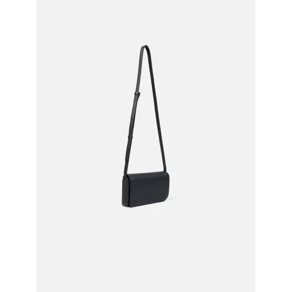 black shoulder bag