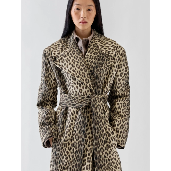 Jacquemus The Fernando Coat in Leopard Beige and Black | Coats | Coveti