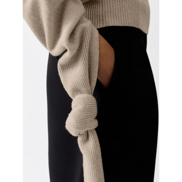 Jacquemus The Fiocco Sweater in Beige | Sweaters | Coveti