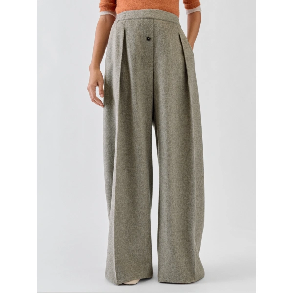 Jacquemus The Flanelle Pants in Beige | Tailored pants | Coveti