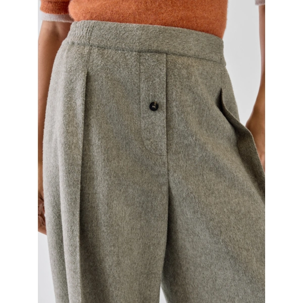 Jacquemus The Flanelle Pants in Beige | Tailored pants | Coveti