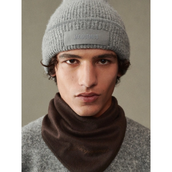 Jacquemus The Gros Grain Beanie in Dark Grey | Beanies | Coveti