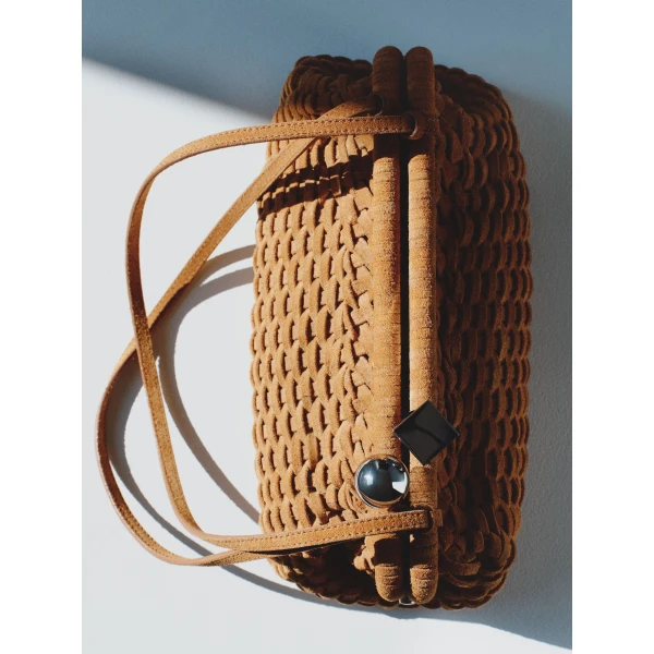 camel Jacquemus clutch