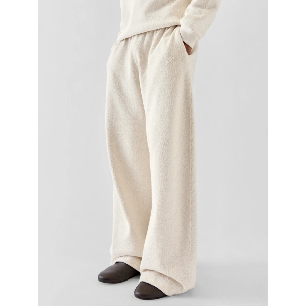 Jacquemus The Ovalo Sweatpants in Off-White | Sweatpants | Coveti