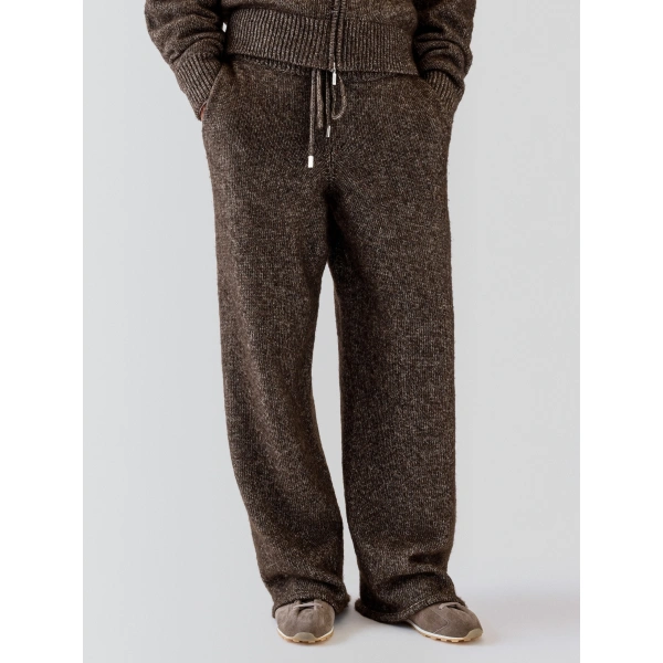Jacquemus The Pilu Sweatpants in Brown | Sweatpants | Coveti