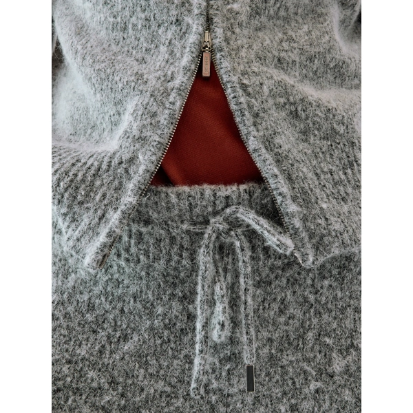 Jacquemus The Pilu Sweatpants in Dark Grey | Sweatpants | Coveti