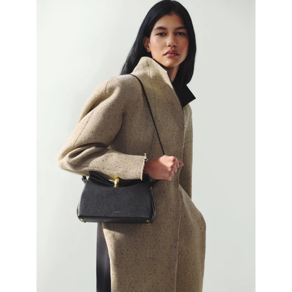 black shoulder bag
