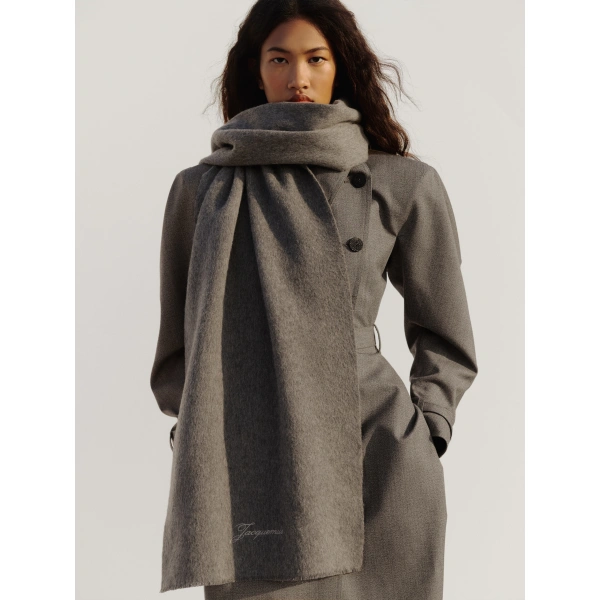 Jacquemus The Tailleur Scarf in Dark Grey | Scarves | Coveti