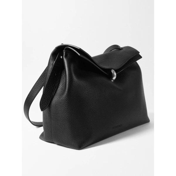 black shoulder bag