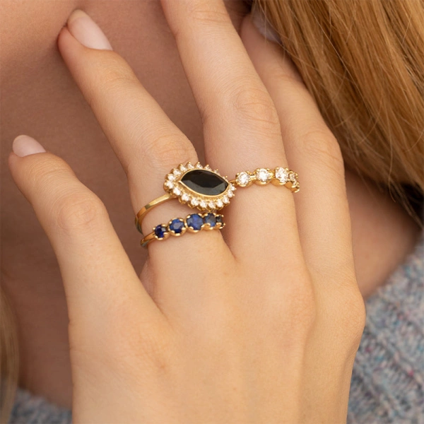 Jennifer Meyer Graduated Blue Sapphire Ring in 18K Yellow Gold | Fine Rings | Coveti