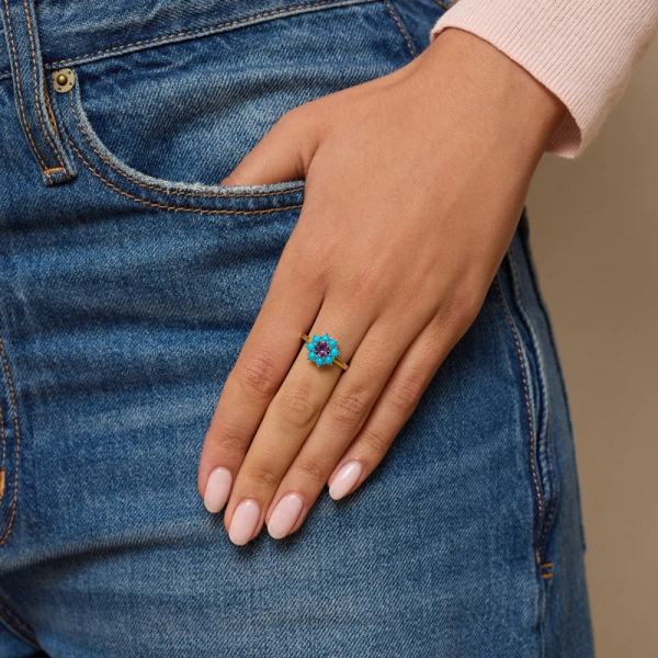 Jennifer Meyer Large Turquoise Flower Ring with Amethyst Center in 18K Yellow Gold | Fine Rings | Coveti