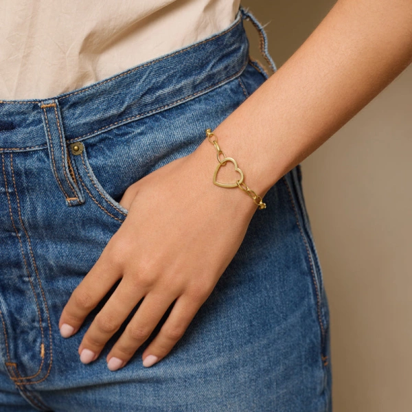 Jennifer Meyer Medium Edith Link Bracelet with Large Open Heart Accent in 18K Yellow Gold | Fine Bracelets | Coveti