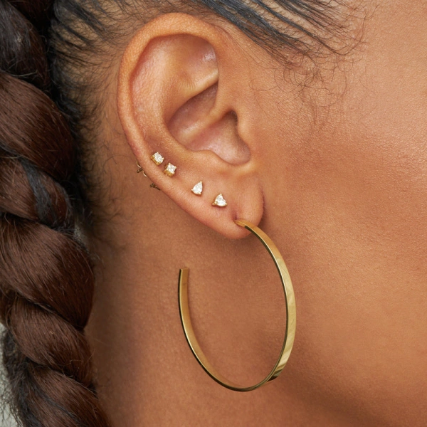 Jennifer Meyer Medium Ellen Hoops in 18K Yellow Gold | Fine Earrings | Coveti