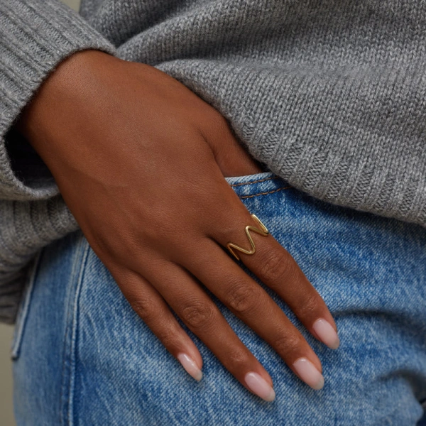Jennifer Meyer Nancy Wave Band in 18K Yellow Gold | Fine Rings | Coveti