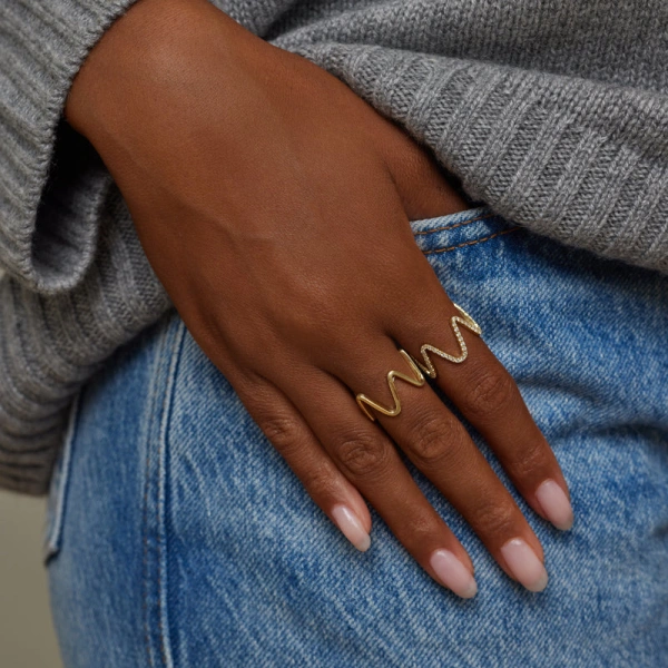 Jennifer Meyer Nancy Wave Band in 18K Yellow Gold | Fine Rings | Coveti