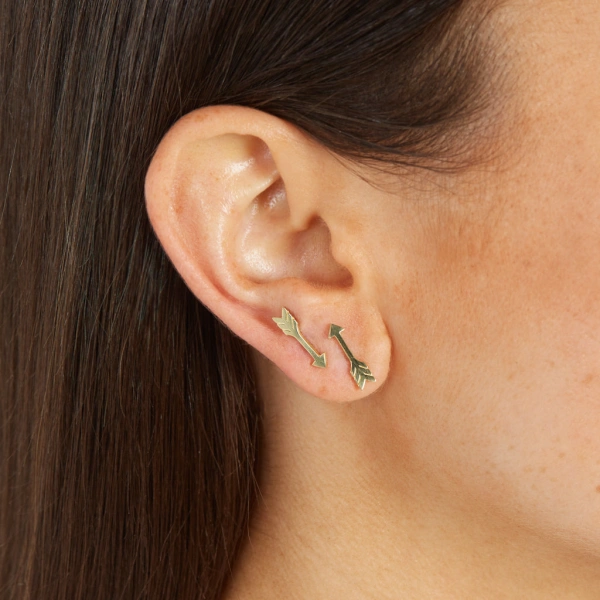Jennifer Meyer Single Mini Arrow Stud in 18K Yellow Gold | Fine Earrings | Coveti