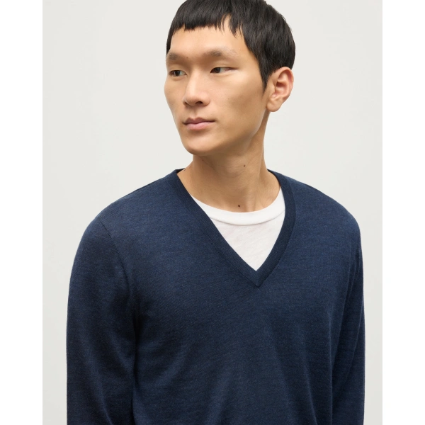 Johnstons of Elgin Fin Navy V Neck Superfine Cashmere Jumper