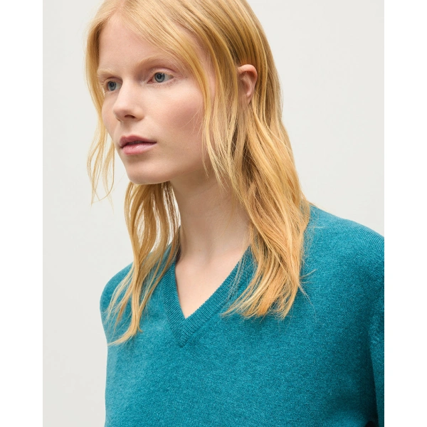 Johnstons of Elgin Lunan Classic Green Cashmere V Neck Jumper