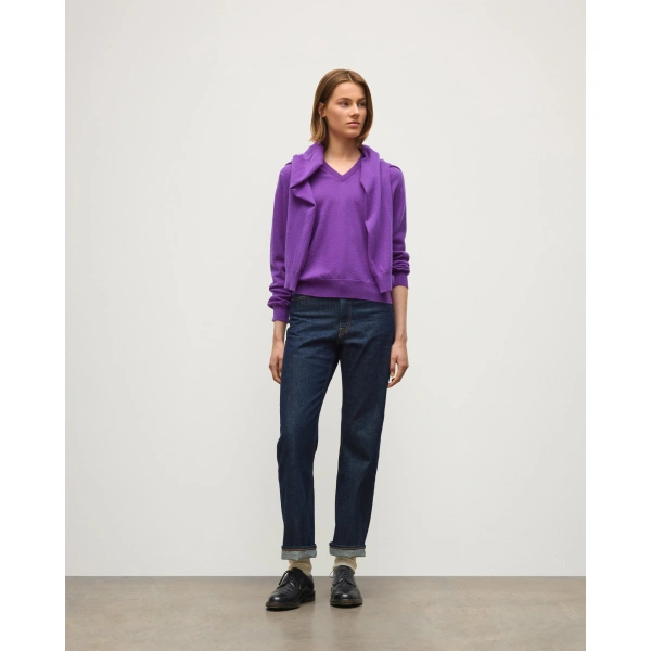 Johnstons of Elgin Lunan Classic Purple Cashmere V Neck Jumper