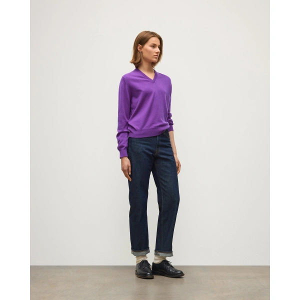 Johnstons of Elgin Lunan Classic Purple Cashmere V Neck Jumper