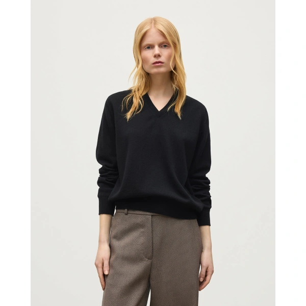 Johnstons of Elgin Lunan Classic V Neck Black Cashmere Jumper