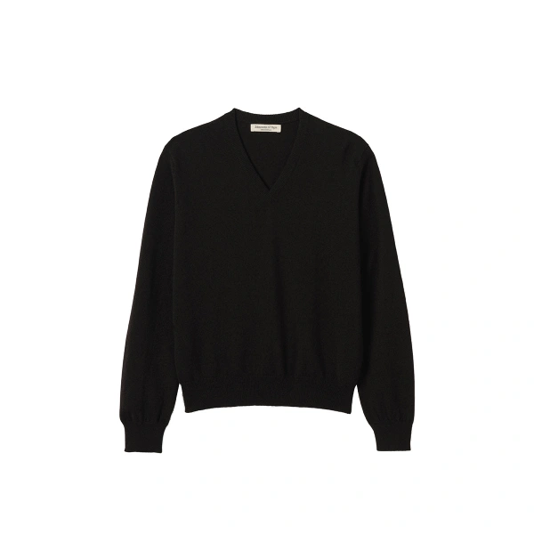 Johnstons of Elgin Lunan Classic V Neck Black Cashmere Jumper | Sweaters | Coveti