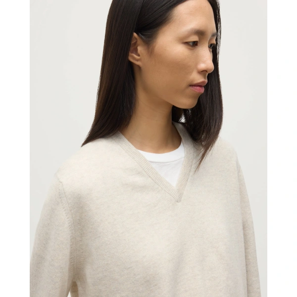Johnstons of Elgin Lunan Natural Classic Cashmere V Neck Jumper