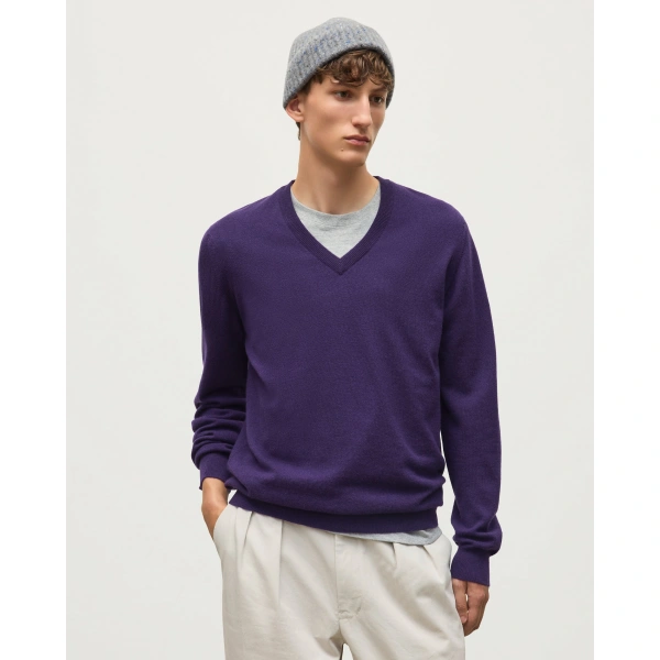 Johnstons of Elgin Reuben Purple Cashmere V Neck Jumper