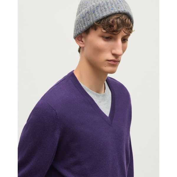 Johnstons of Elgin Reuben Purple Cashmere V Neck Jumper