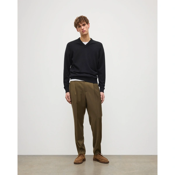 Johnstons of Elgin Rory Black Classic Cashmere V-Neck Jumper